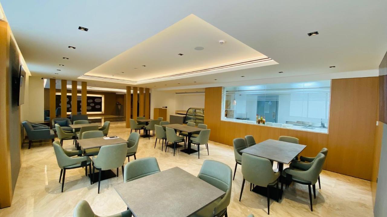 דובאי Sitara Hotel Apartment מראה חיצוני תמונה