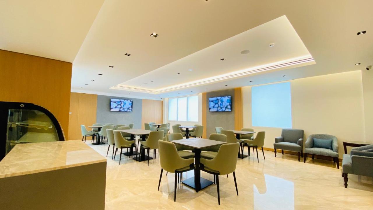 דובאי Sitara Hotel Apartment מראה חיצוני תמונה