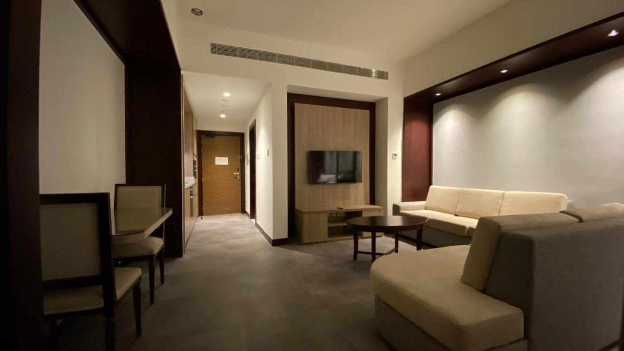 דובאי Sitara Hotel Apartment מראה חיצוני תמונה