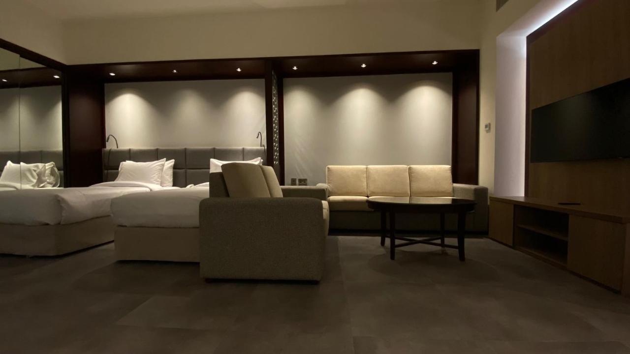 דובאי Sitara Hotel Apartment מראה חיצוני תמונה