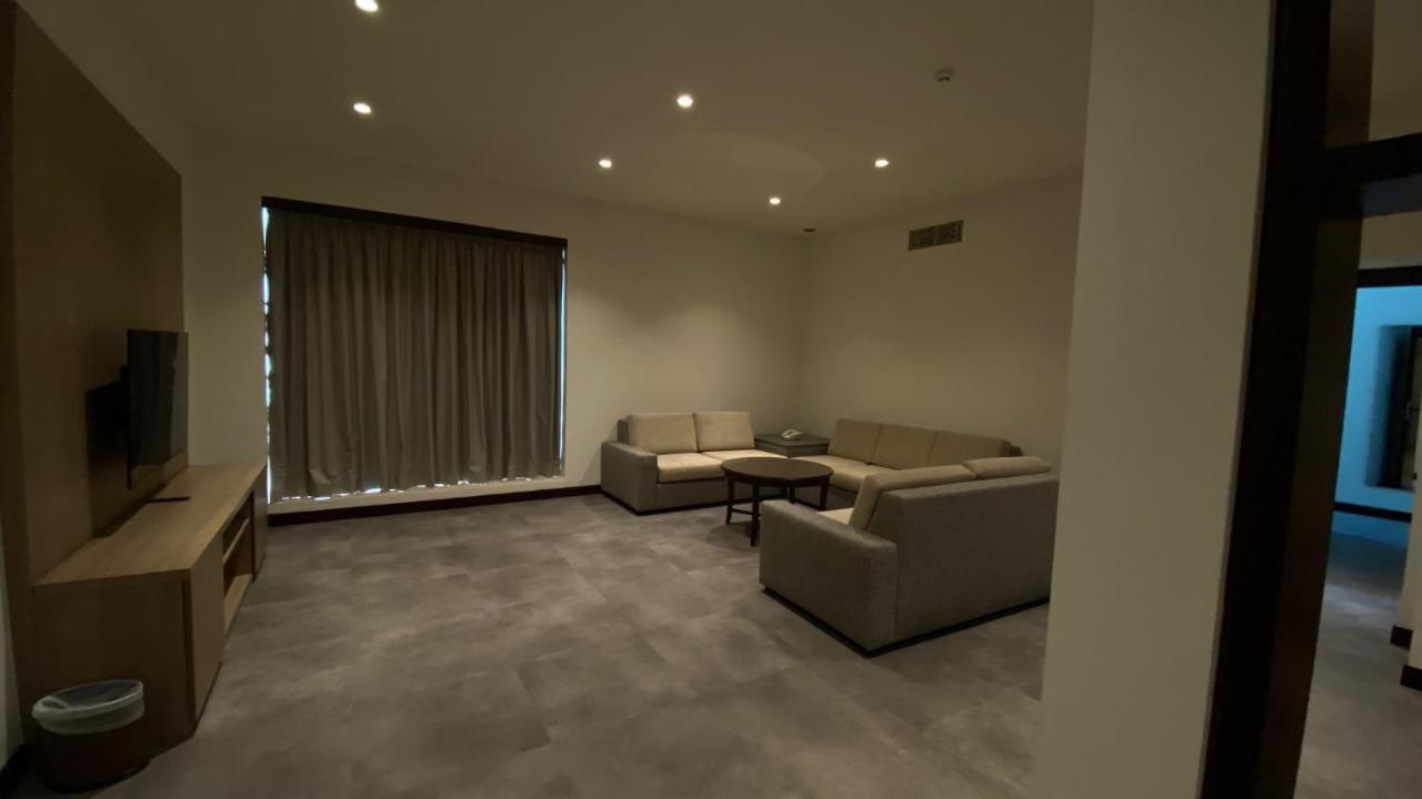דובאי Sitara Hotel Apartment מראה חיצוני תמונה