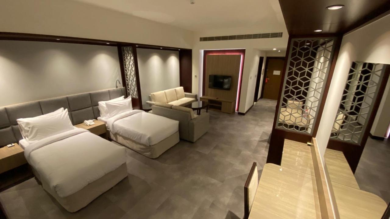 דובאי Sitara Hotel Apartment מראה חיצוני תמונה