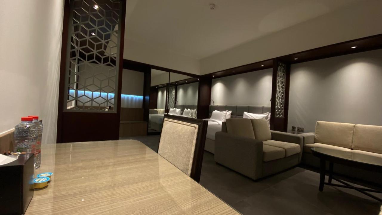 דובאי Sitara Hotel Apartment מראה חיצוני תמונה