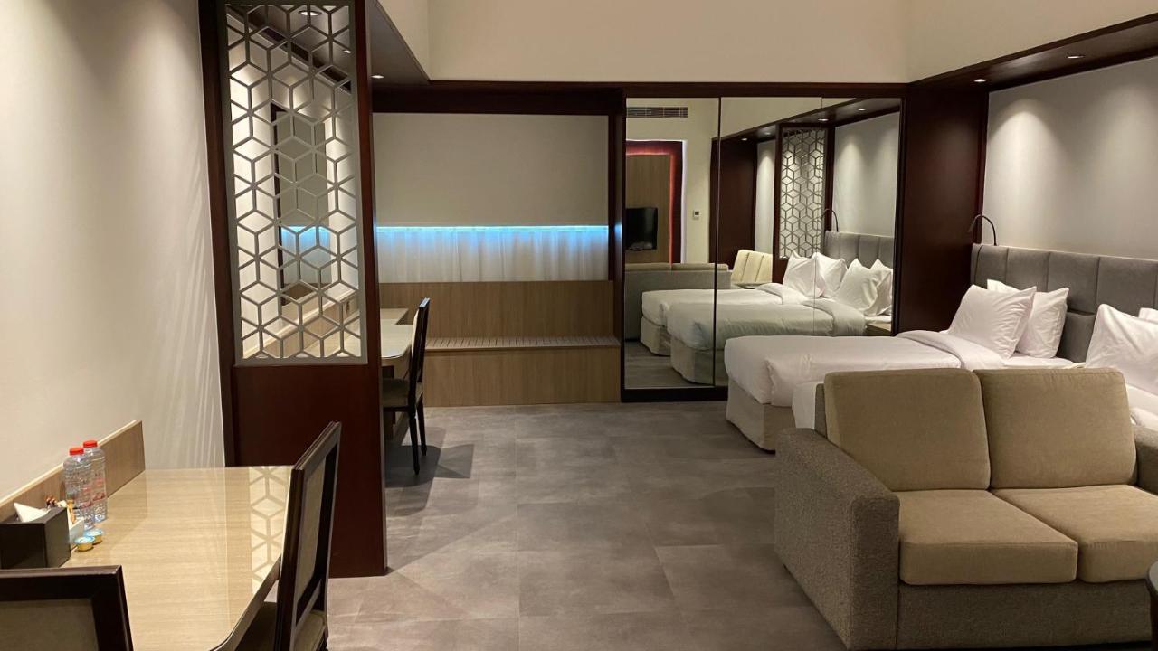דובאי Sitara Hotel Apartment מראה חיצוני תמונה