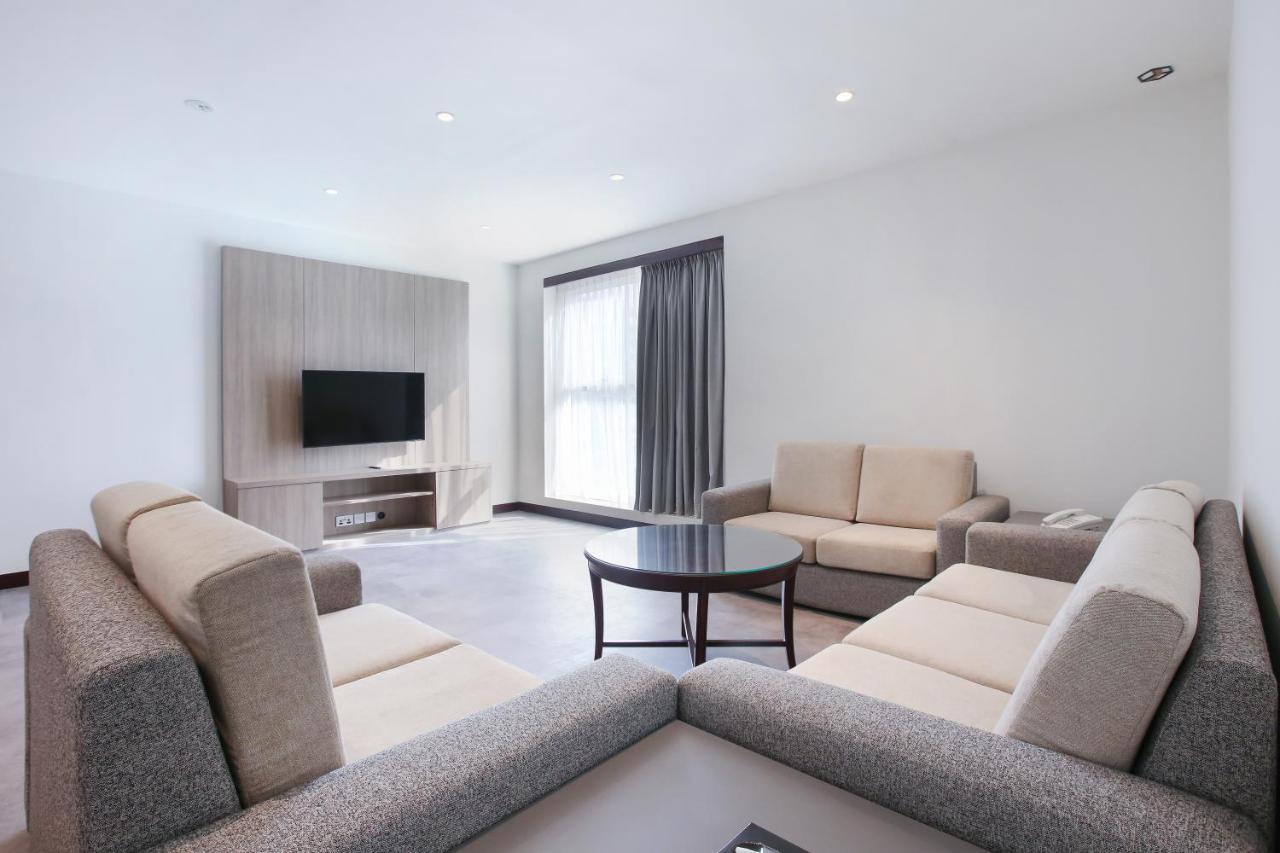 דובאי Sitara Hotel Apartment מראה חיצוני תמונה