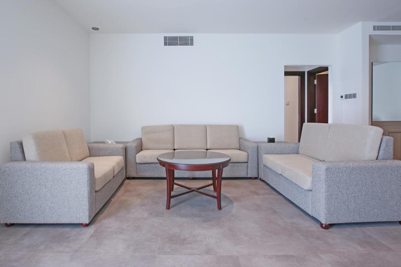 דובאי Sitara Hotel Apartment מראה חיצוני תמונה