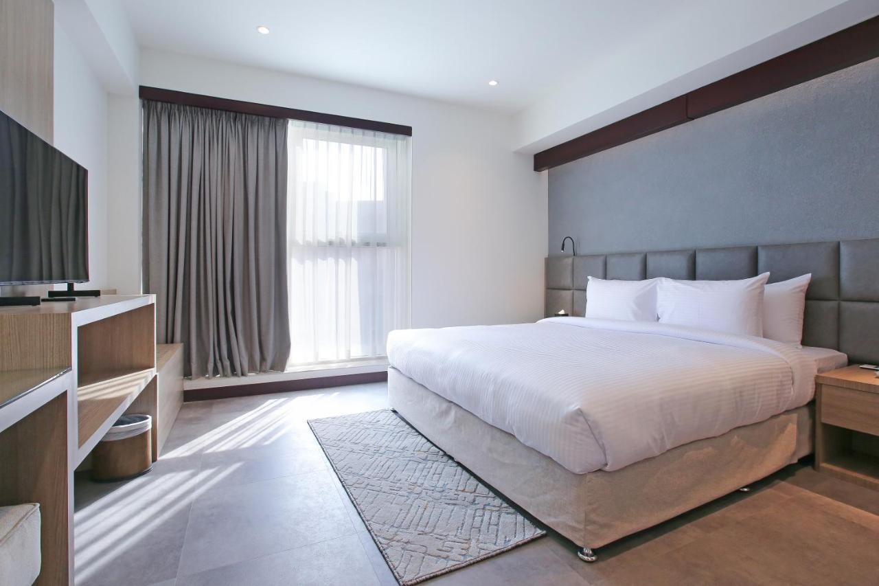 דובאי Sitara Hotel Apartment מראה חיצוני תמונה