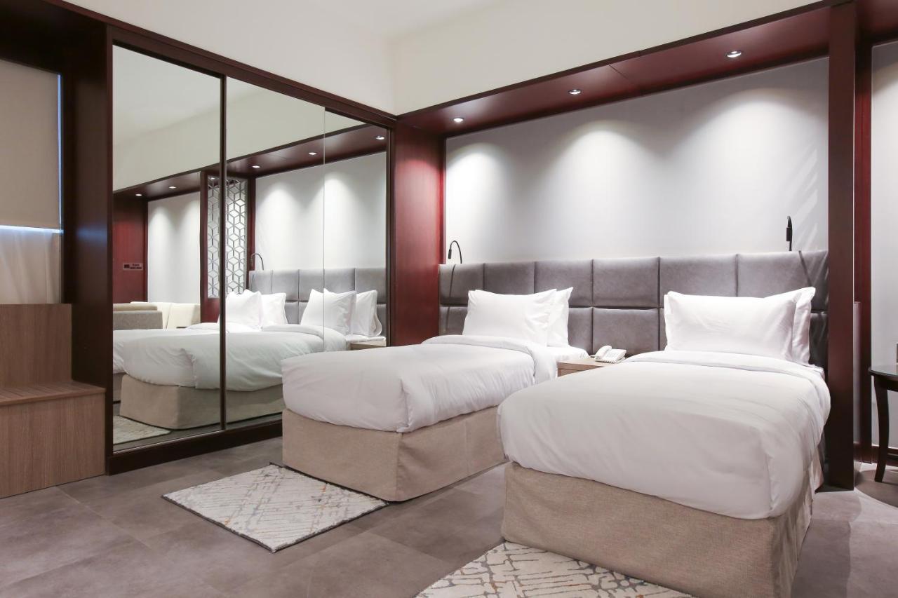 דובאי Sitara Hotel Apartment מראה חיצוני תמונה
